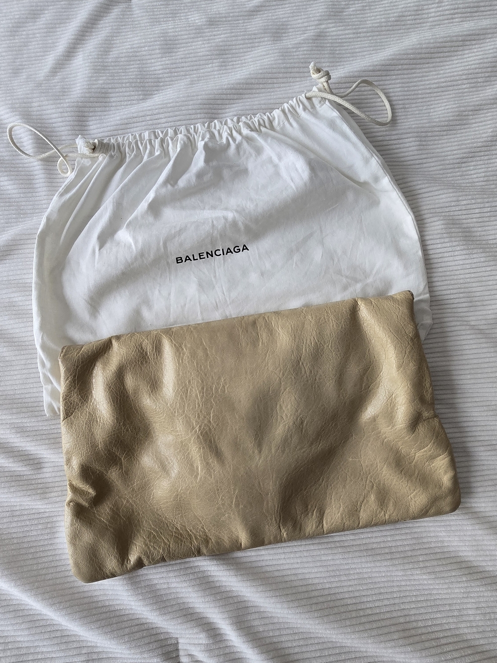 Balenciaga Beige Leather Fold-Over Clutch with Gold Hardware - Picture 2 of 7